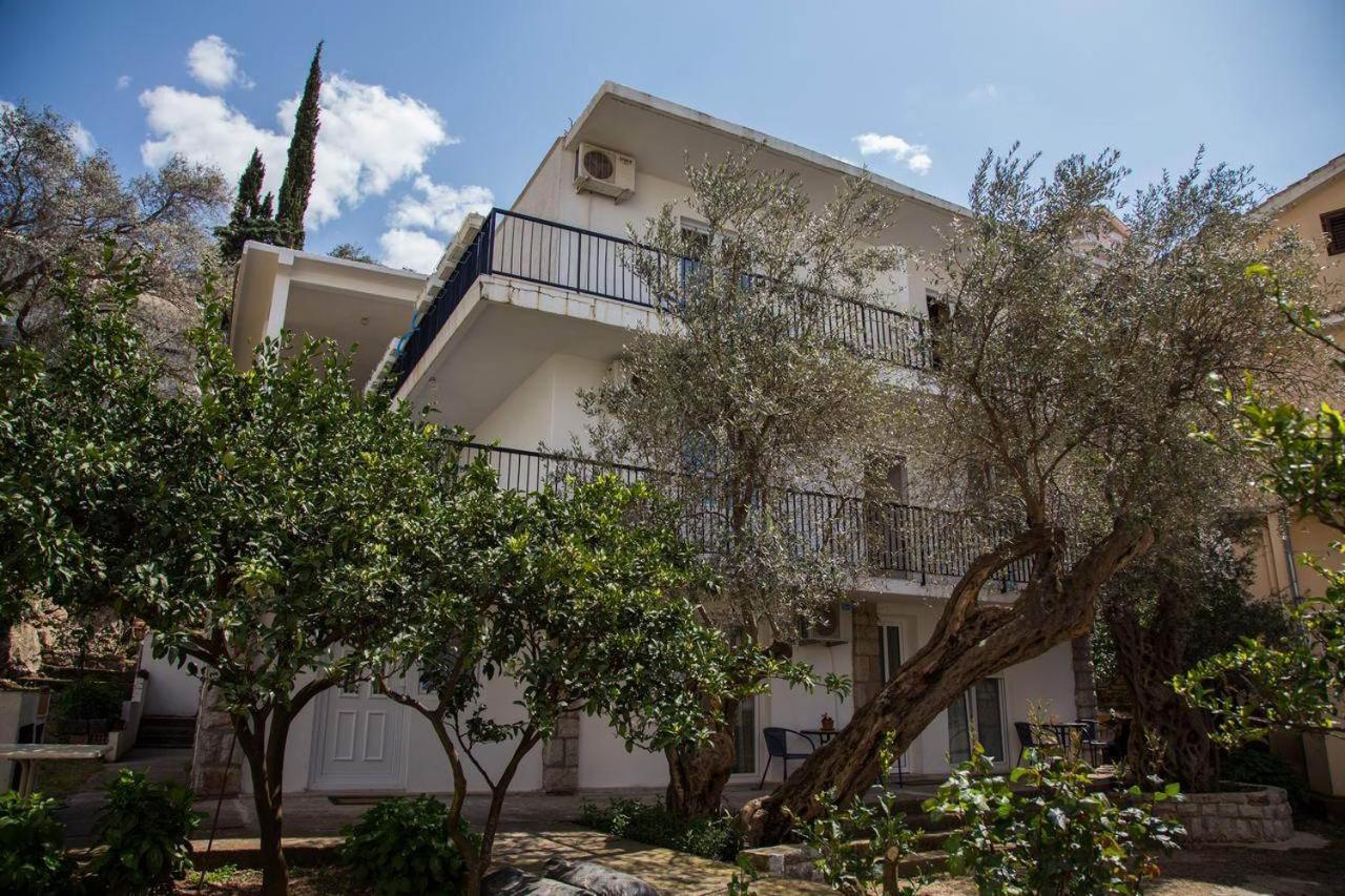 Hana Accommodation Sveti Stefan Exterior foto